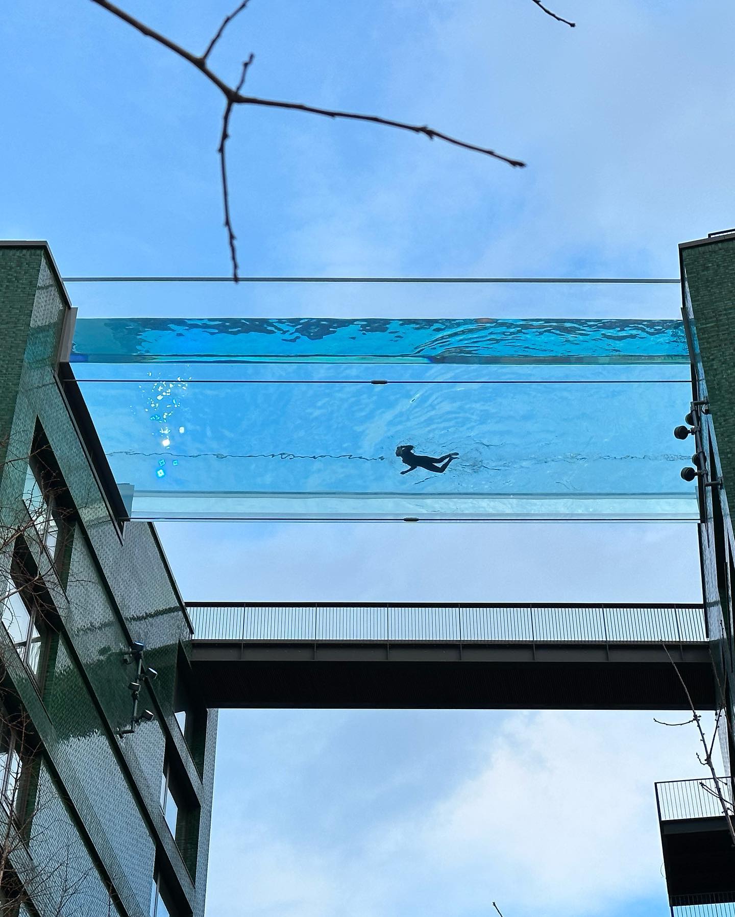 Sky pool 