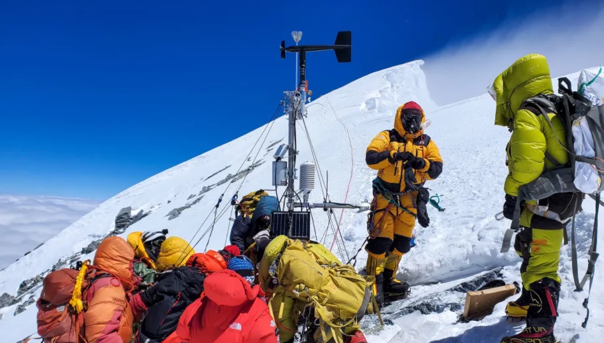 Построяване на метеорологичната станция на Еверест 