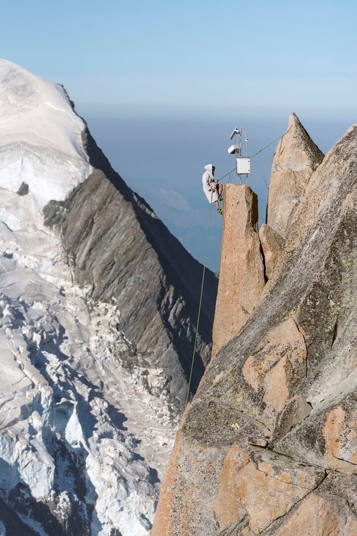 Виктор Варошкин по време на снимките на "Aiguille du Midi Operation: Electric Avenue”