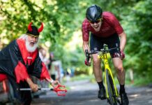 Диди, "дяволът", който обикаля всеки етап на Tour de France) и нахъсва състезателите