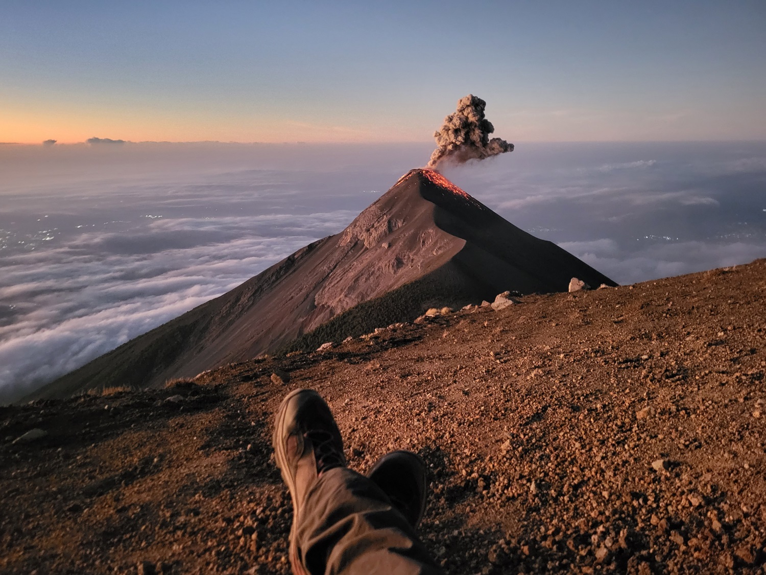 Стефанѝ Циканделова - изгрев над вулкан Акатенанго, Гватемала