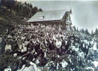 Тържество по повод откриването на първата планинска хижа в България, 2 август 1922г., снимка: "Дупнишка Рила", Явор Тодоров