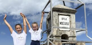 39 от 39: Тея и Вики за 1 година изкачиха всичките родни планини Тея Дамянова, на 10 години, Виктория Траянова, на 9 години, изкачват всички 39 върхове