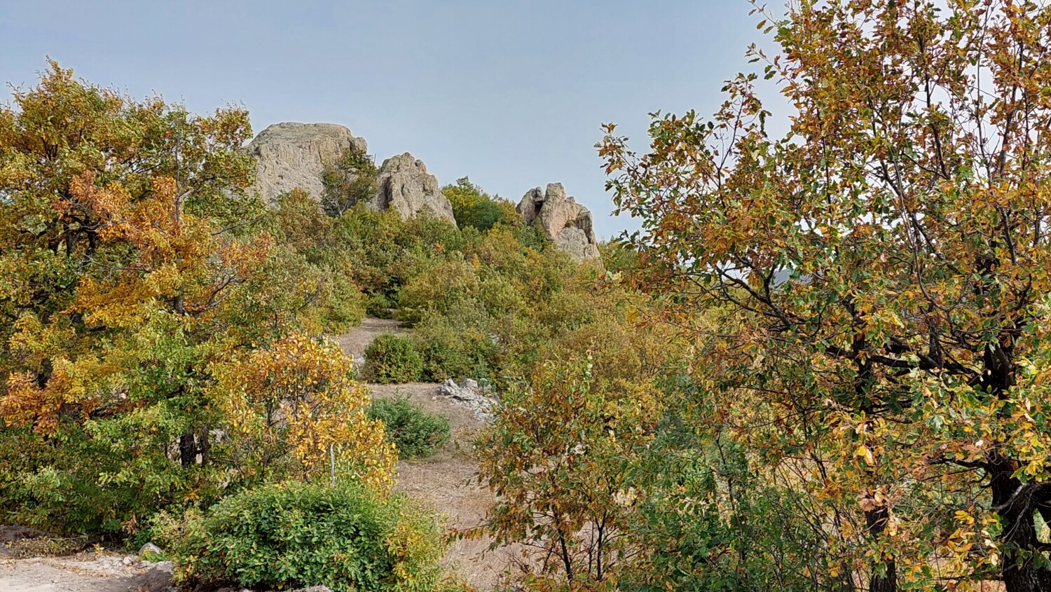 Природните феномени на България: Саръташ Каяли (Жълт камък)