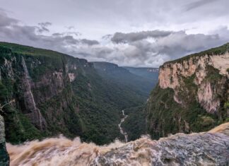 Водопад в Амазония
