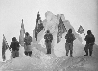 1909 г.: Групата на Пири на мястото, което смятат за Северния полюс