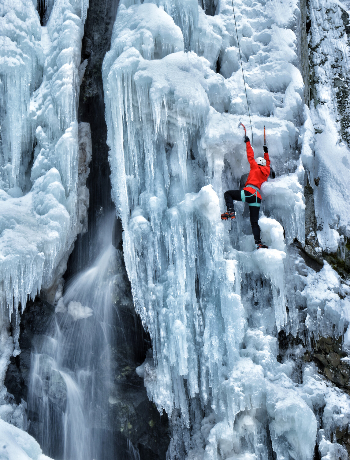 Замръзналият Боянски водопад