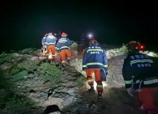 Спасителни екипи издирват участници в Gansu ultramarathon