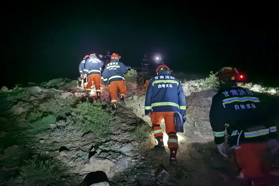 Спасителни екипи издирват участници в Gansu ultramarathon 