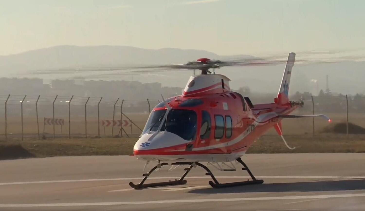 Първият спасителен хеликоптер пристигна от Италия и ще бъде представен на авиобаза "Враждебна"