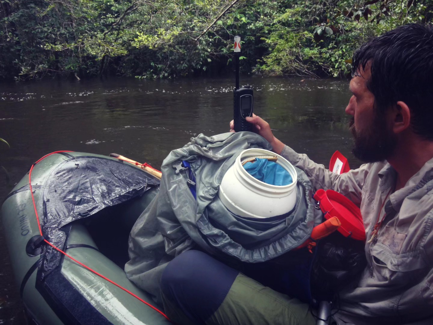 В дивите кътчета на Амазония Филип Лхамсурен ще разполага само със сателитен телефон за връзка с външния свят
