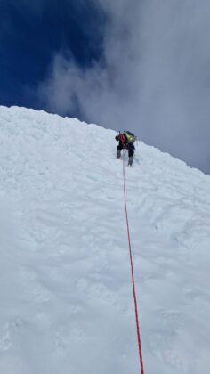 Дойчин Боянов изкачва връх Чепеларе на остров Ливингстън