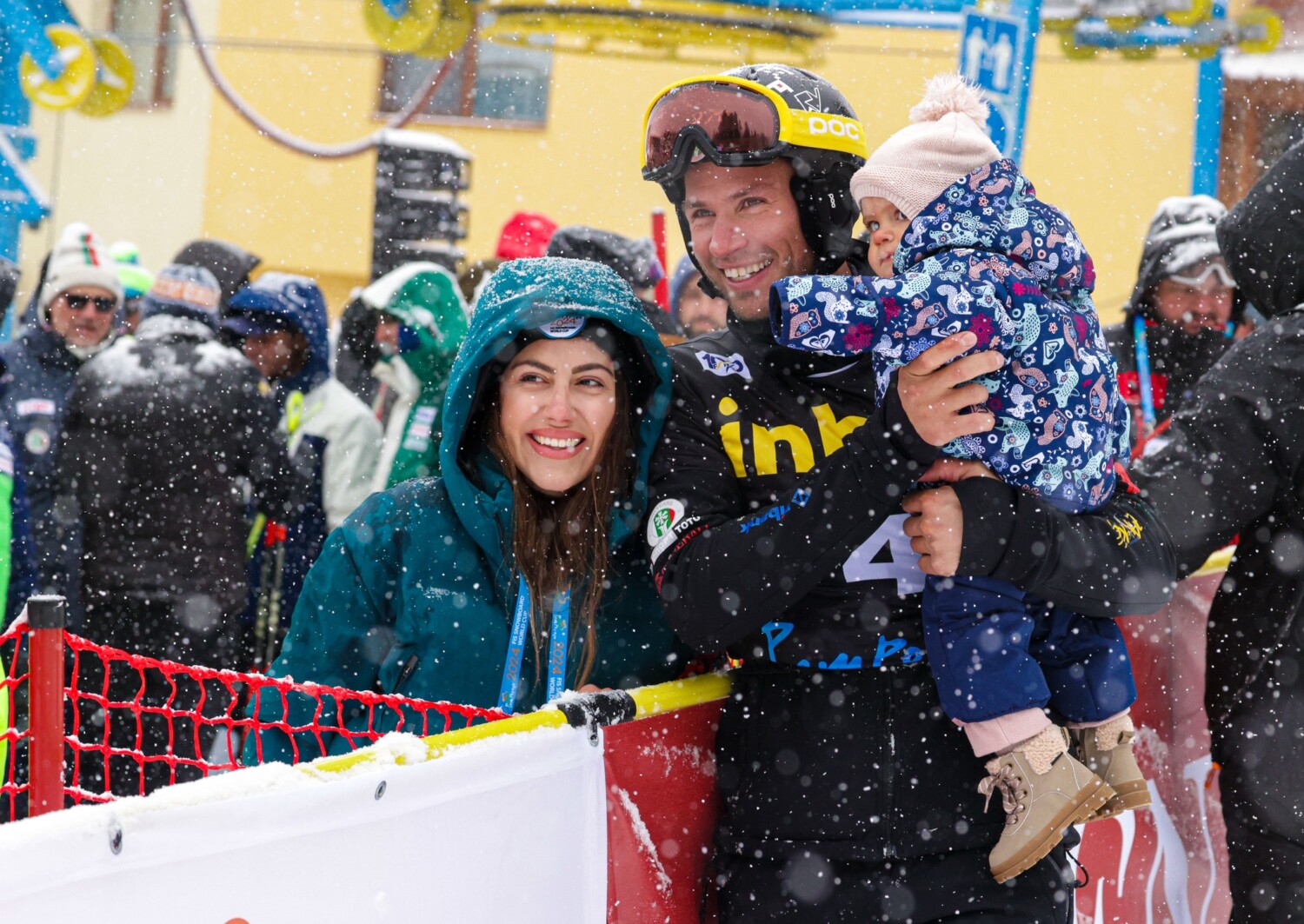 Радослав Янков със семейството си на финала на паралелния слалом на Световната купа по сноуборд 2024, Пампорово, където стана трети 