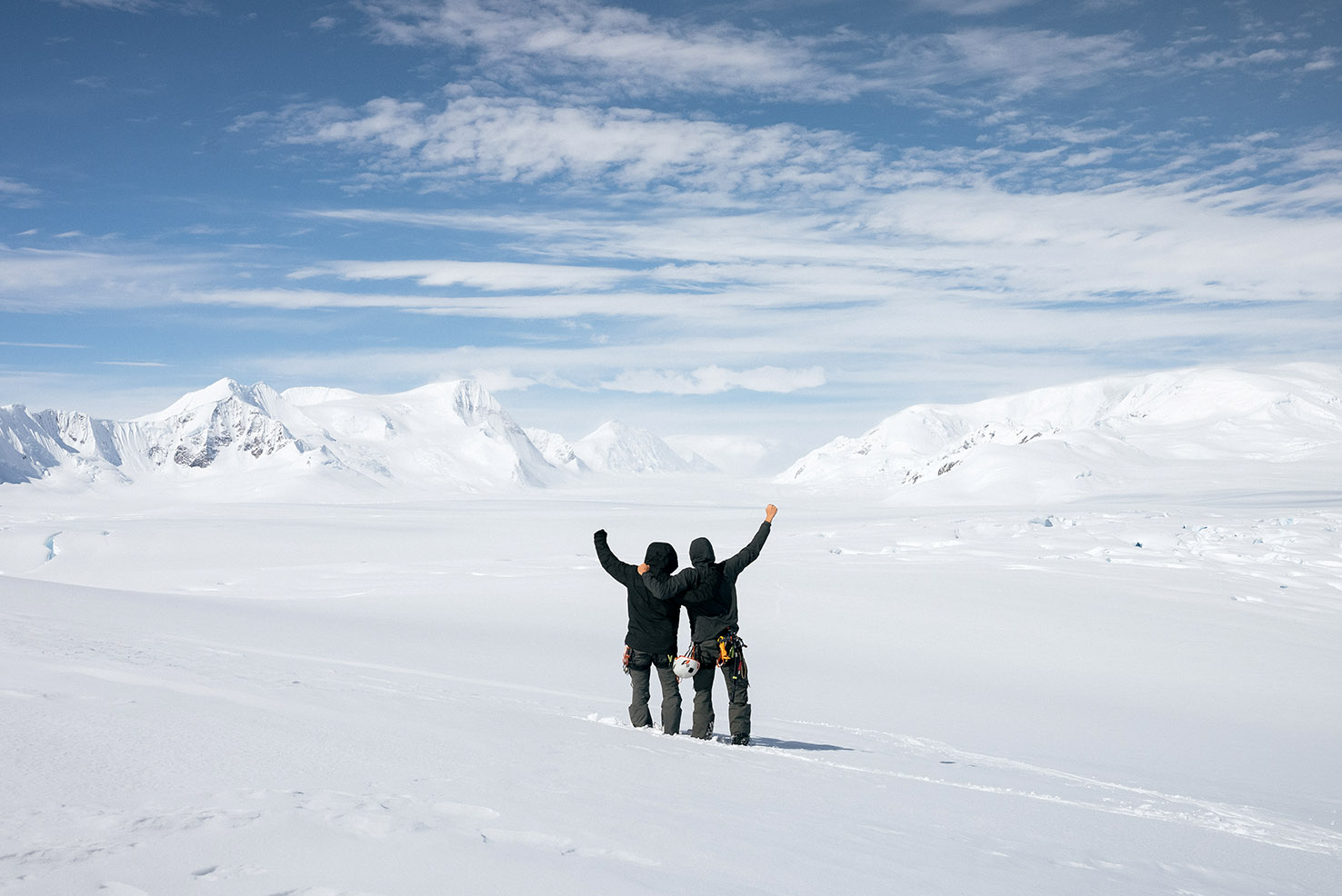 Д-р Джеф Уилсън и неговият син Китале се отправят на двугодишна околосветска експедиция