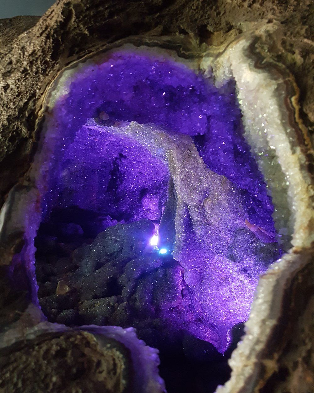 Най-голямата и най-красива кристална пещера от аметист