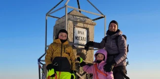 Драгомир, Яна и Борис Павлови на връх Мусала