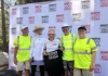 Боб Бекър (в средата) - най-възрастният човек, на 80 г., финиширал Badwater 135 Ultramarathon.