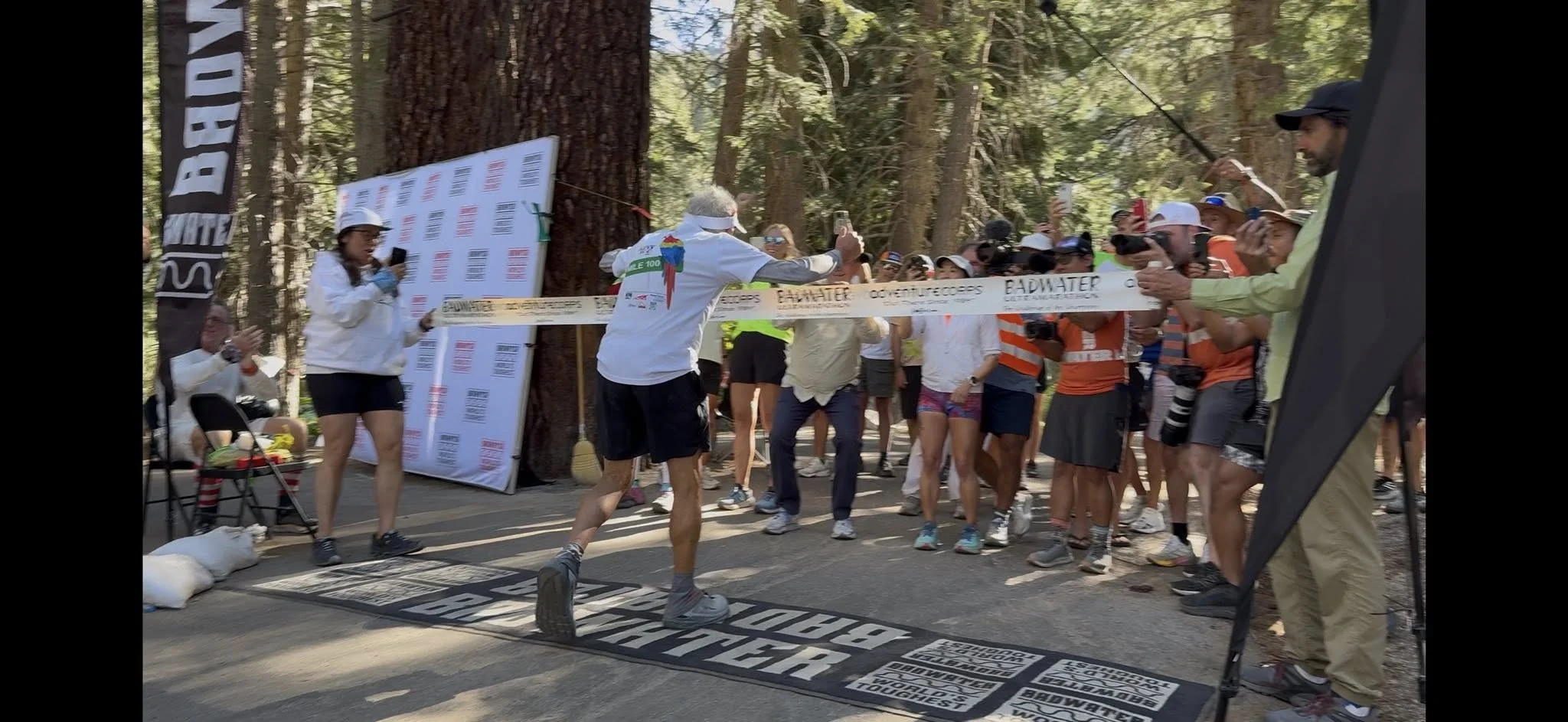 80-годишният Боб Бекър финишира Badwater 135