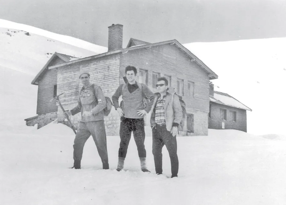 Хижа "Иван Вазов" с разширението от 1966 г.