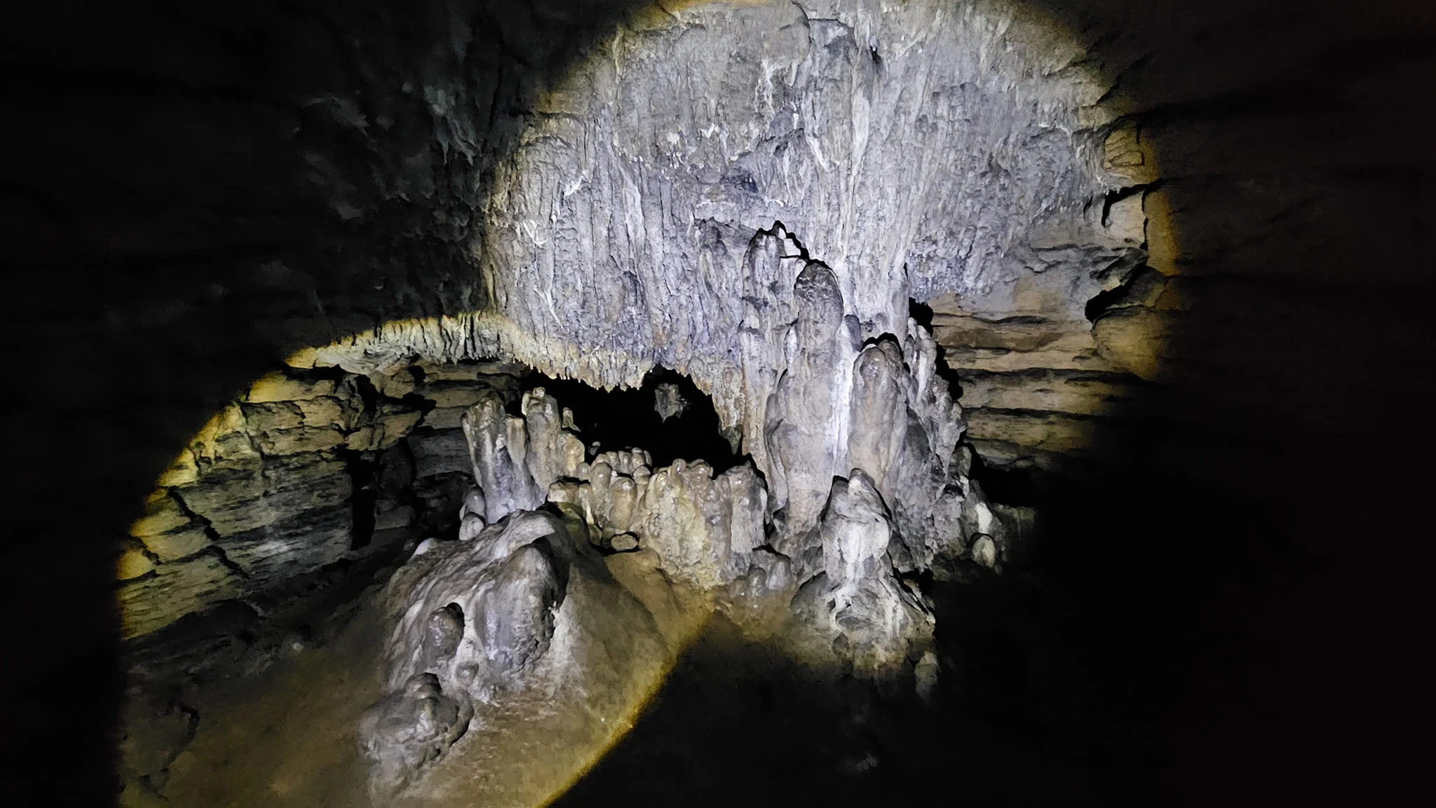 Пещера Контрабаса