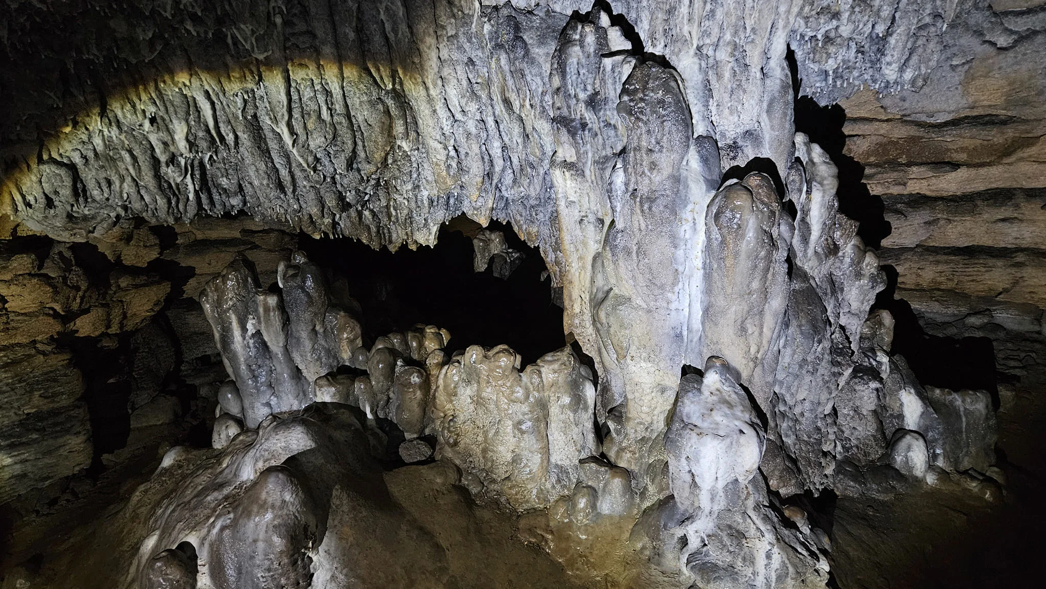 Пещера Контрабаса