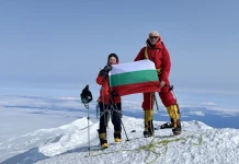 Маккинли: как двама обикновени българи изкачиха покрива на Северна Америка Александра Латунова и д-р Ковачев на Маккинли