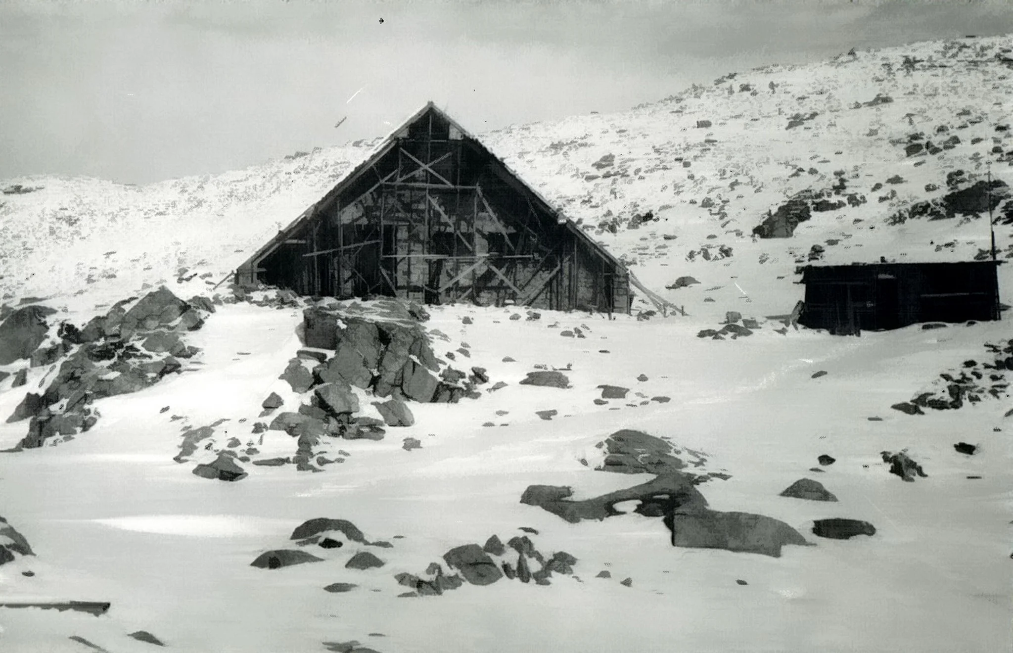 Историята на заслон „Тевно езеро“